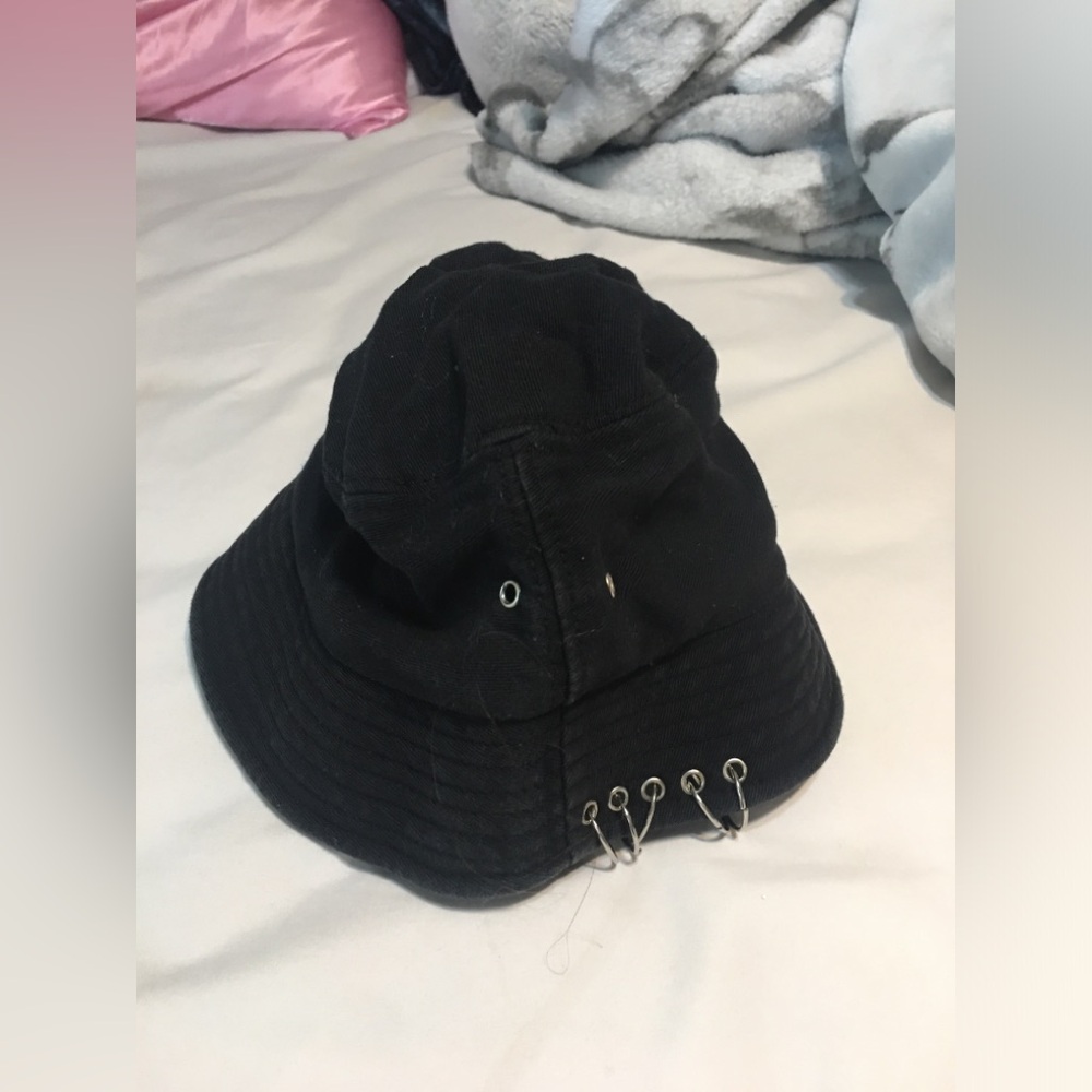 Black Bucket Hat With Hoops